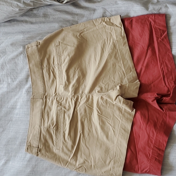 Old Navy High Rise Khaki Shorts - Picture 2 of 9